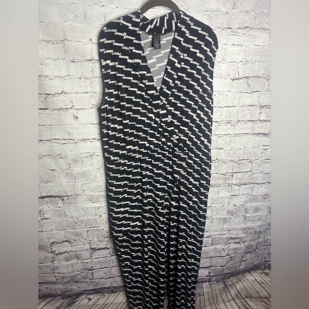 18/20 Lane Bryant black and white sleeveless jumpsuit